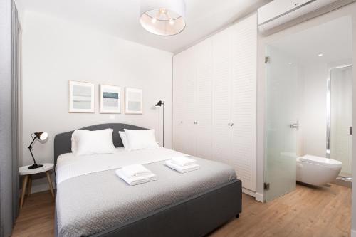Blue Avra Apartment (Near The Beach)