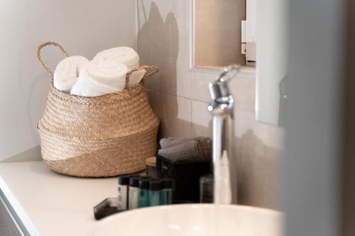 Blue Avra Apartment (Near The Beach)