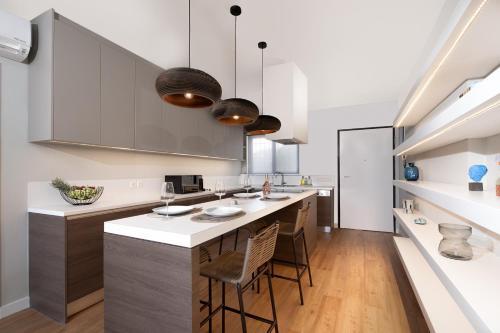 Blue Avra Apartment (Near The Beach)