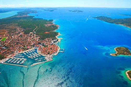 Happy Apartments, Biograd