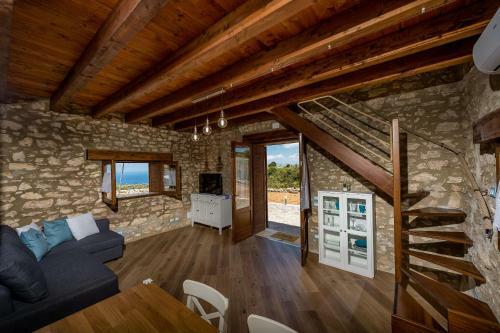 Villa Stone Walls With Jacuzzi