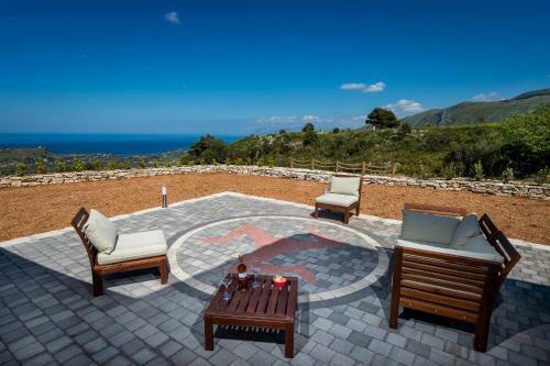 Villa Stone Walls With Jacuzzi