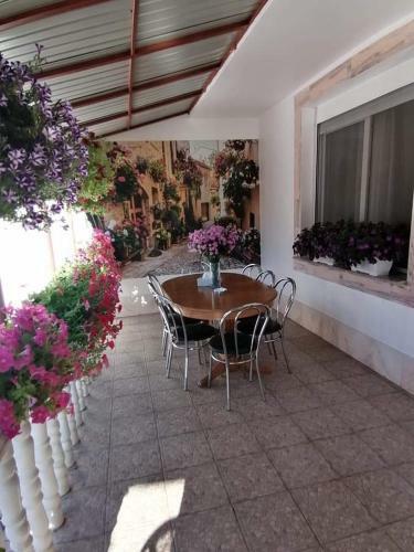 Hostal Ca La Mama Acas?
