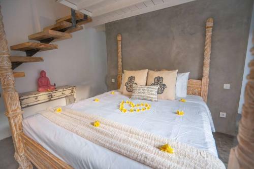 Fully-serviced 2 Bedroom Luxury Villa