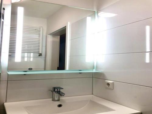 Inviting Apartment In D�sseldorf With Parking
