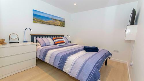 Pebbles Croyde Sleeps 8 4 Bedrooms