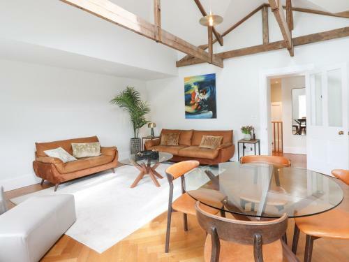 Apartment 3 Royal Dart