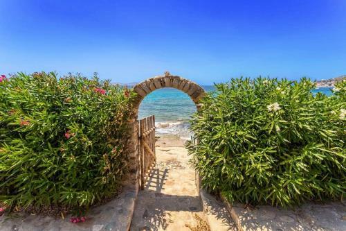 Aleomandra Waterfront Dream Villa