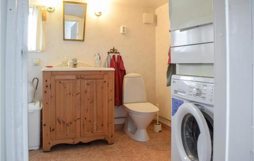Stunning Home In Halltorp With Wifi And 3 Bedrooms