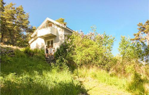 Stunning Home In Str�mstad W/ Wifi And 3 Bedrooms