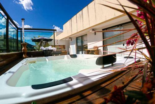 Cobertura Cora��o de Itaipava Jacuzzi Privativa