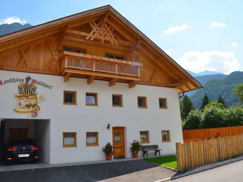 Stunning Apartment In Umhausen With Terrace