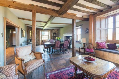 Beautifully Historic Manor House - The East Wing
