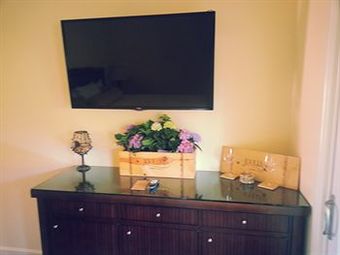 Posada The Vendange Carmel Inn & Suites