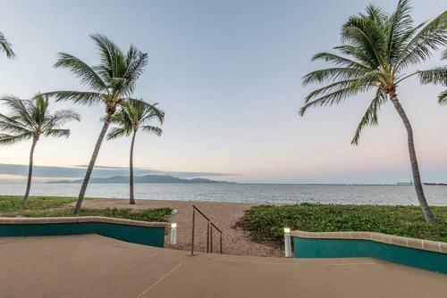 Apartamento The Strand - 2br Unit With Balcony At The Beach