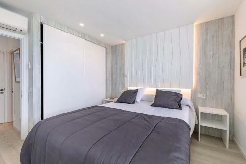 Beachfront Apartment Sivella Mar