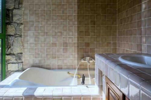 Villa En Pierre Avec Piscine Privee 6 Pers Callas