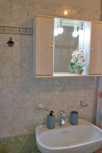 Morfis Getaway Apartment