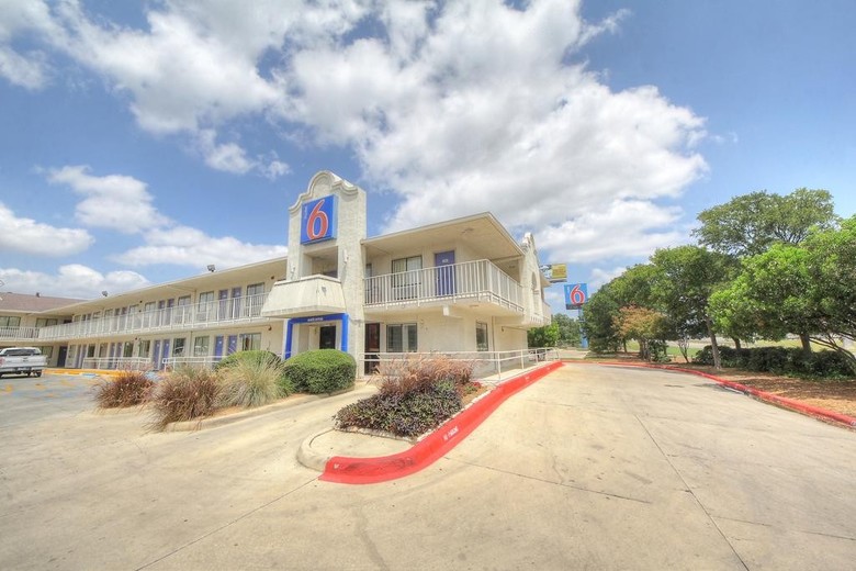 Motel 6 San Antonio - Fiesta