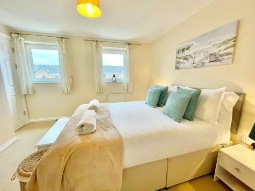 Spacious Coastal Retreat Free Parking