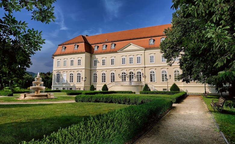 La Contessa Castle Hotel