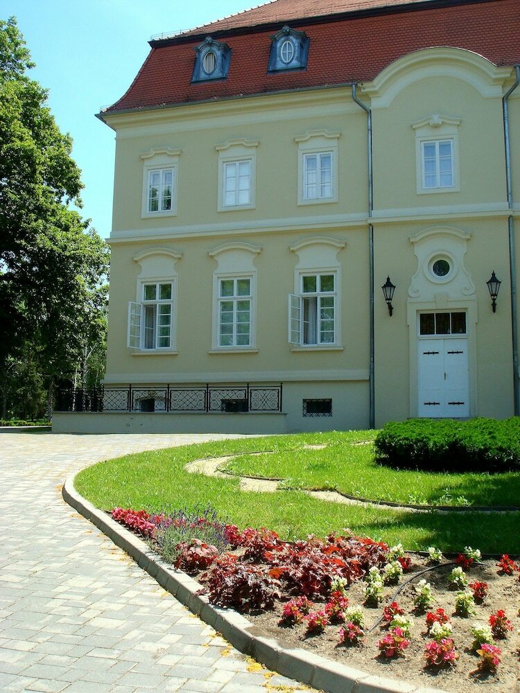 La Contessa Castle Hotel