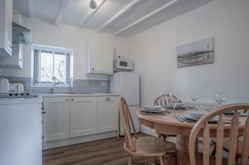 Coastland Cottage - 2 Bedroom Cottage - Manorbier