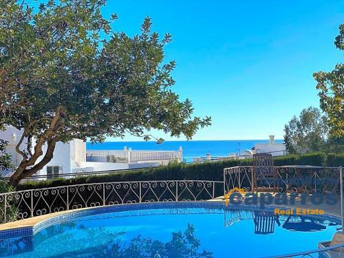 Chalet Con Piscina En Moj�car Playa