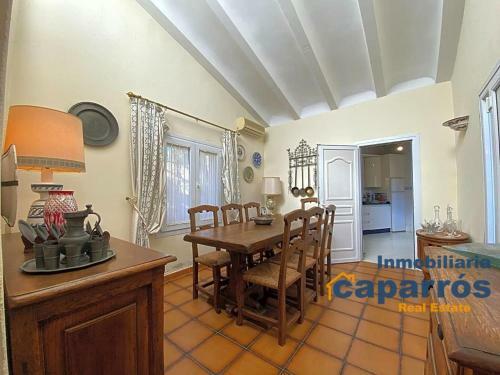 Chalet Con Piscina En Moj�car Playa