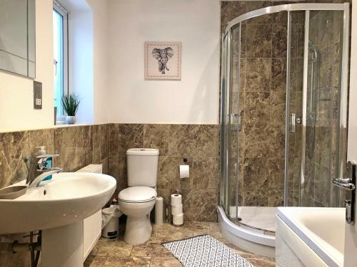 Apartamento Spacious & Contractors & Free Parking & Central Location