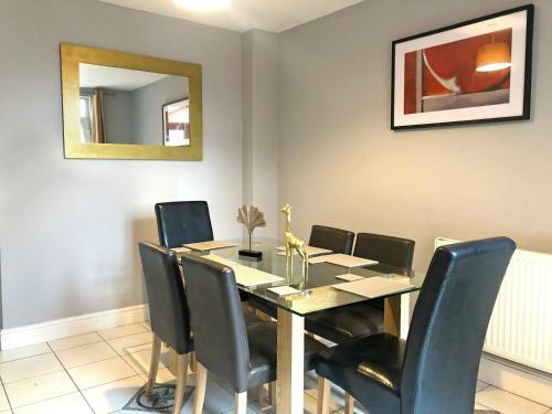 Apartamento Spacious & Contractors & Free Parking & Central Location
