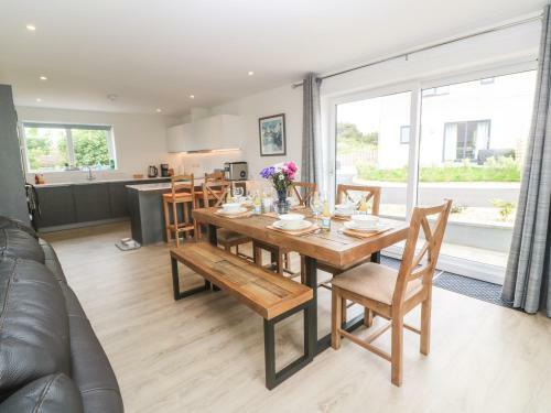 3 Praa Cove