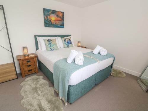 3 Praa Cove