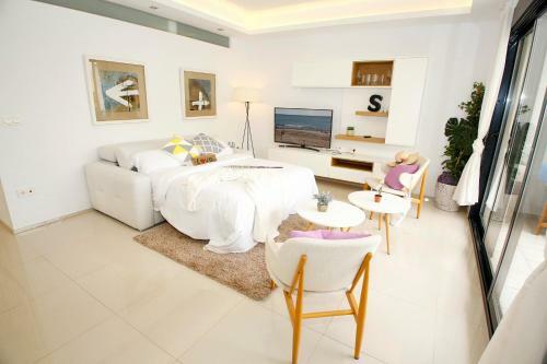 Fantastic Home With Ac, Pool And Bbq