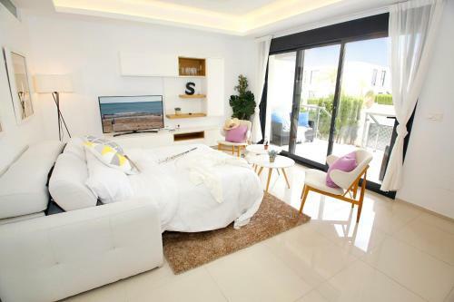 Fantastic Home With Ac, Pool And Bbq