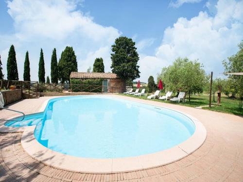 Beautiful Apartment In Collesalvetti With Garden
