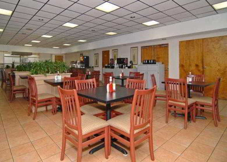 Hotel Quality Suites Convention Center