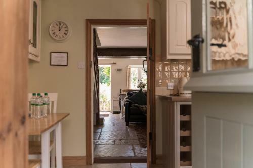 Stunning 2-bed Cottage In Fordwells