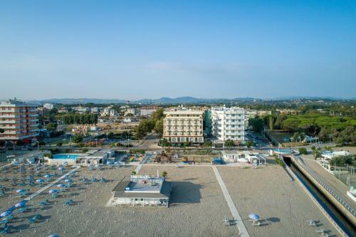 Ambasciatori Hotel - Davanti A Noi Solo Il Mare
