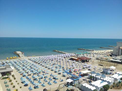 Ambasciatori Hotel - Davanti A Noi Solo Il Mare