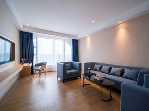 Kyriad Hotel Heyuan Taoyuan International Store