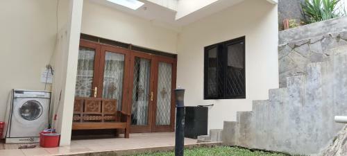 Rumah Sewa Harian Di Bandung, Resor Dago Pakar