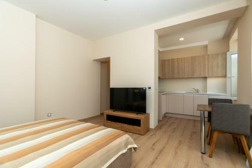 Hostal ???????? ?????? ???????? ?????? / Luxury Studios ?the Old Batak?