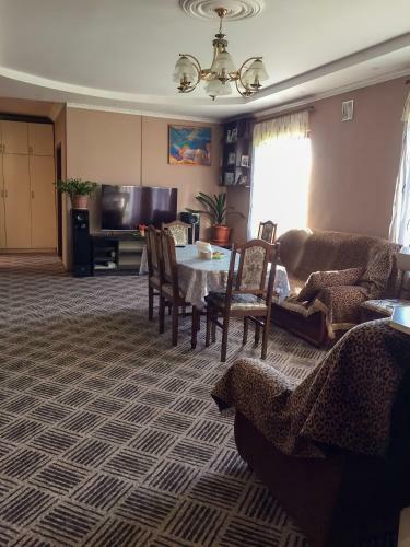 Hostal Tatev Emma B&B