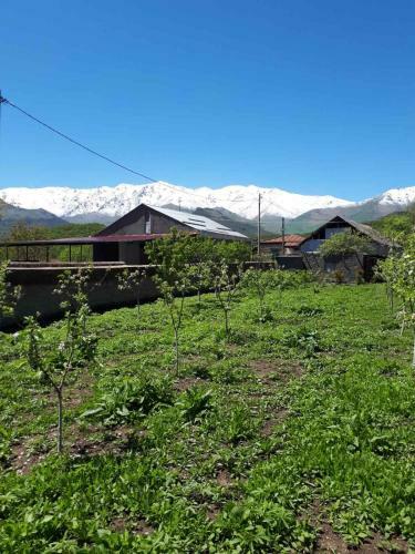 Hostal Tatev Emma B&B