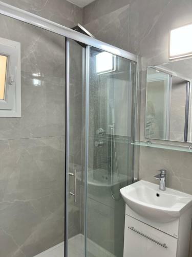 Luxurious Maisonette Near The Beach