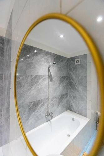 Light-2 Apartment In Tirana City Center