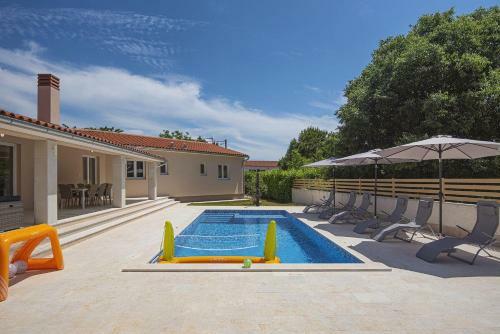 Villa Mit Pool Und Klimatisierten Schlafzimmern