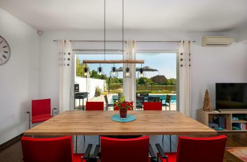Villa Holiday House With Pool Near Rovinj