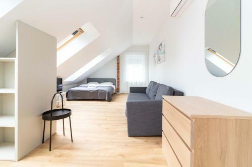 Top Street One Apartments, By Cohost